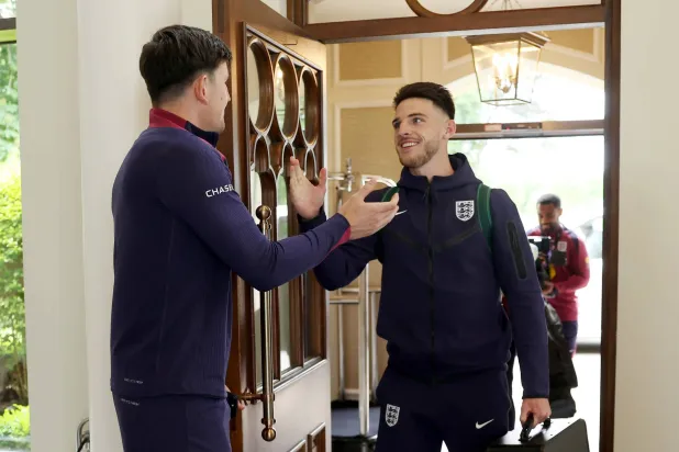 جانب من توافد لاعبي المنتخب الإنجليزي إلى المعسكر (الشرق الأوسط)