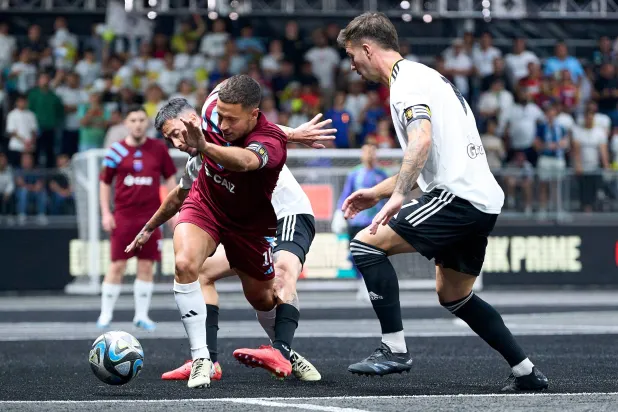 «دوري الملوك» مزيج من الأفكار المثيرة لجذب الجماهير (كينغز ليغ)