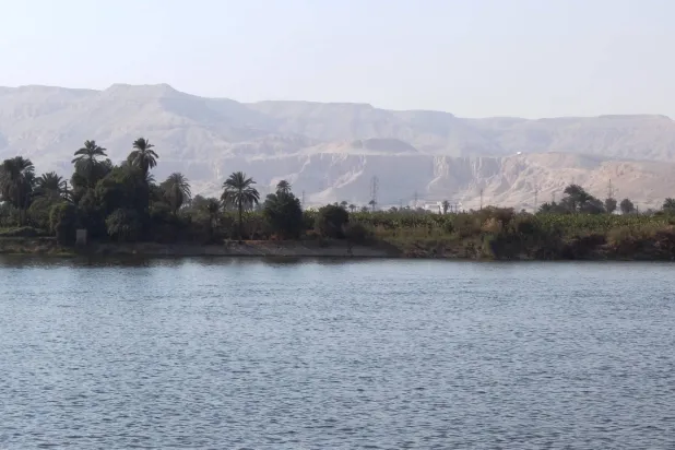 إحدى ضفاف نهر النيل بمدينة الأقصر المصرية (تصوير: عبد الفتاح فرج)