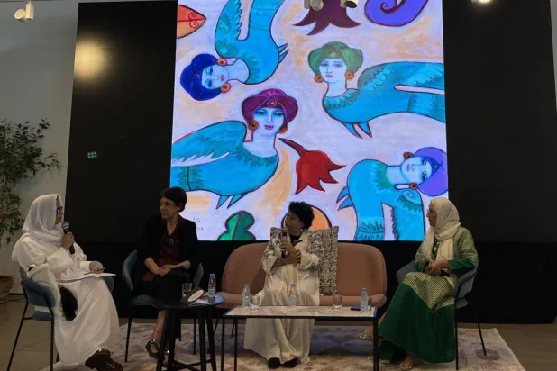 فنانات من جماعة أصدقاء الفن التشكيلي يتحدثن عن الرحلة والمصاعب (الشرق الأوسط)