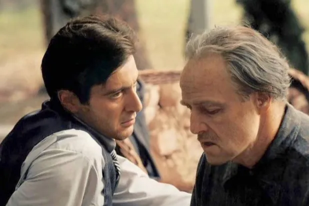 3 براندو وباتشينو في «العرّاب» (باراماونت)