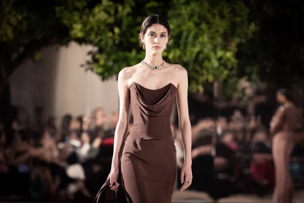 عُرضت المجموعة في روما مسقط رأس الدار ومصدر إلهامها في حفل ضخم (بولغري)