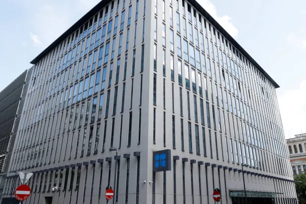 ينعقد يوم الأحد أيضاً الاجتماع الـ54 للجنة مراقبة السوق الوزارية المشتركة (رويترز)