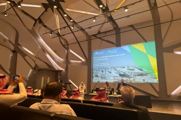 خلال إطلاق كتاب «مستقبل الهيدروجين العالمي: السعودية وخارجها» (الشرق الأوسط)