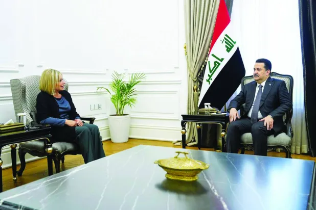 صورة نشرتها الحكومة العراقية من لقاء السوداني ورئيسة بعثة «يونامي» جينين بلاسخارت في مطلع 2024