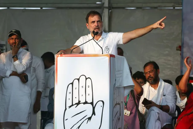زعيم حزب «المؤتمر الوطني» راهول غاندي خلال فعالية بالقرب من فاراناسي يوم 28 مايو (أ.ف.ب)