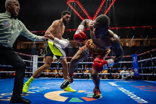 البطل حمزة شيراز نجم كوينزبيري وجه لكمة قاضية لأمو ويليامز (موسم الرياض)