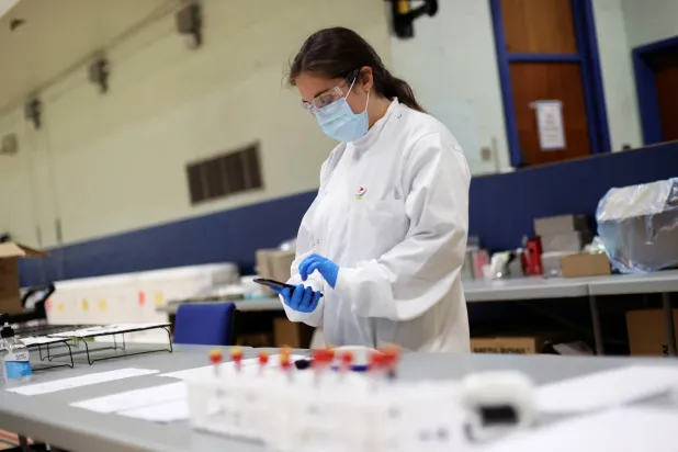 للرجال فقط... جل لمنع الحمل يُفرك على الكتفين