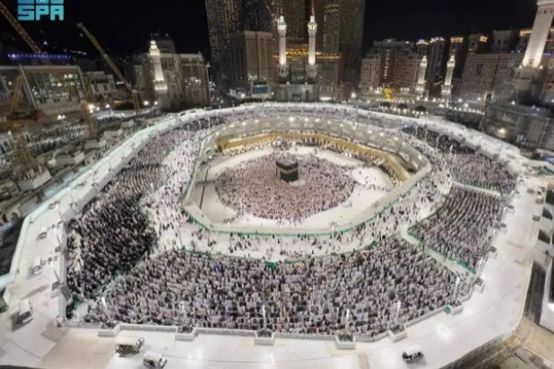 أطلقت وزارة الحج والعمرة بطاقة «نسك» المصممة خصيصاً لتمييز الحاج النظامي في المشاعر المقدسة (الشرق الأوسط)