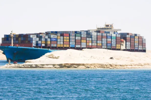 سفينة حاويات تمر عبر قناة السويس (الموقع الإلكتروني لقناة السويس)