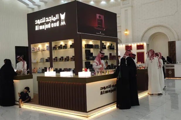 جناح شركة «الماجد للعود» في معرض للعطور أُقيم في شرق السعودية 2023 (إكس)