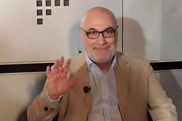 يعرض برنامجه «سمعونا» قريباً على شاشة «إم تي في» (نعيم حلاوة)