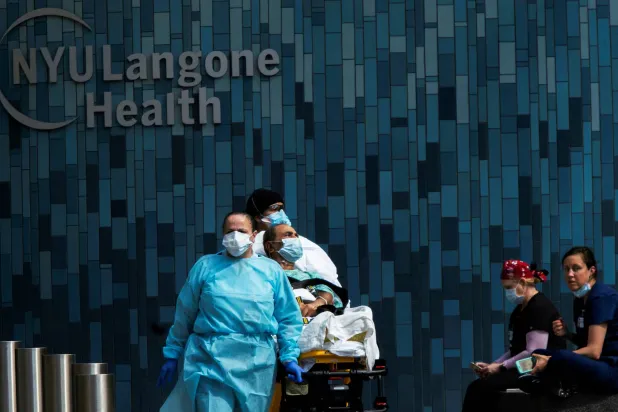 جدل بشأن إجراءات تباعد «كورونا» (رويترز)