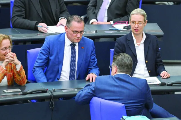 Almanya İçin Alternatif partisinin (AfD) ortak liderleri Alice Weidel ve Tino Shrubala Alman Parlamentosu'nda (Reuters)