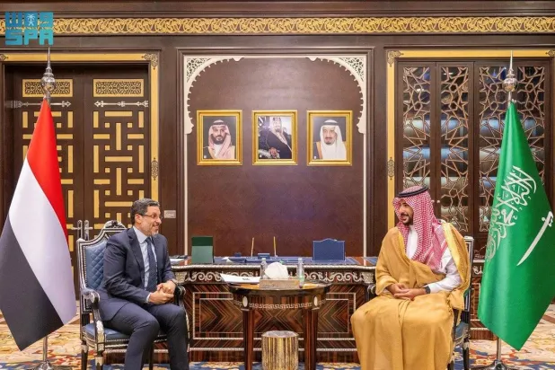 وزير الدفاع السعودي يلتقي رئيس مجلس الوزراء اليمني
