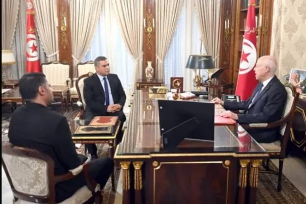 الرئيس التونسي قيس سعيد في جلسة عمل قبل يومين حول المستجدات الأمنية مع وزير الداخلية خالد النوري وكاتب الدولة للأمن الوطني سفيان بالصادق (من موقع الرئاسة التونسية)
