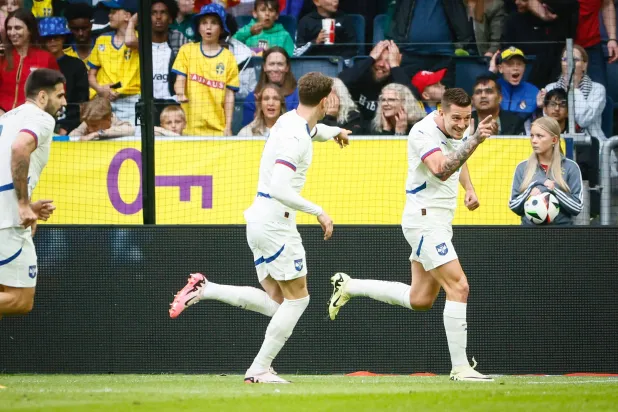 سافيتش محتفلاً بهدفه في مرمى السويد (إ.ب.أ)