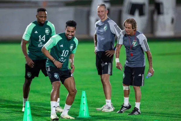 سالم الدوسري قائد الأخضر في الحصة التدريبية (المنتخب السعودي) 