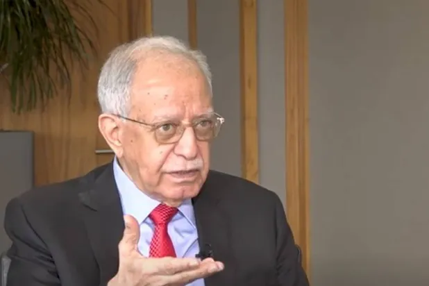 Fakhri Karim, senior adviser to late Iraqi President Jalal Talabani, speaks to Asharq Al-Awsat. (Asharq Al-Awsat)