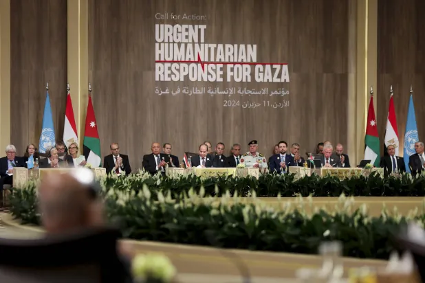 الزعماء والمسؤولون المشاركون في قمة حول الاستجابة للأزمة الإنسانية في غزة بالإردن 11 يونيو 2024 (أ.ب)