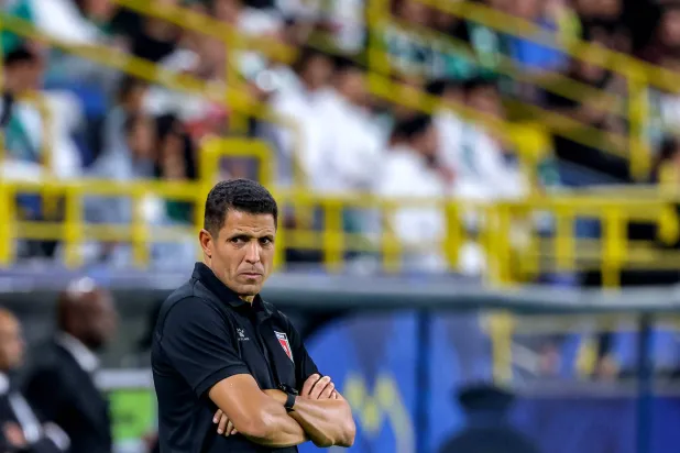 الحسين عموتة مدرب منتخب الأردن (أ.ف.ب)