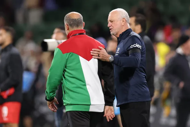 غراهام أرنولد مدرب أستراليا (إ.ب.أ)