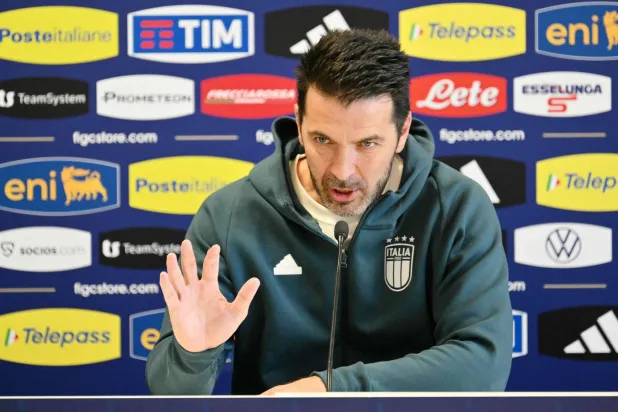 بوفون خلال حديثه للصحافيين (أ.ف.ب)