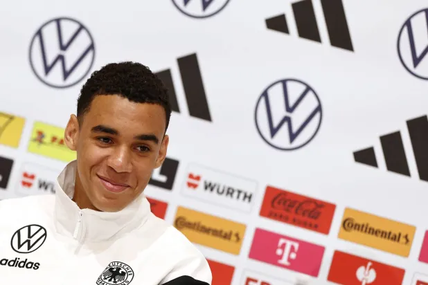 جمال موسيالا خلال المؤتمر الصحفي (إ.ب.أ)