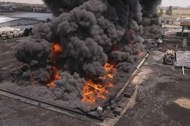 النيران فجّرت صهاريج لنقل المشتقات النفطية (أ.ب)