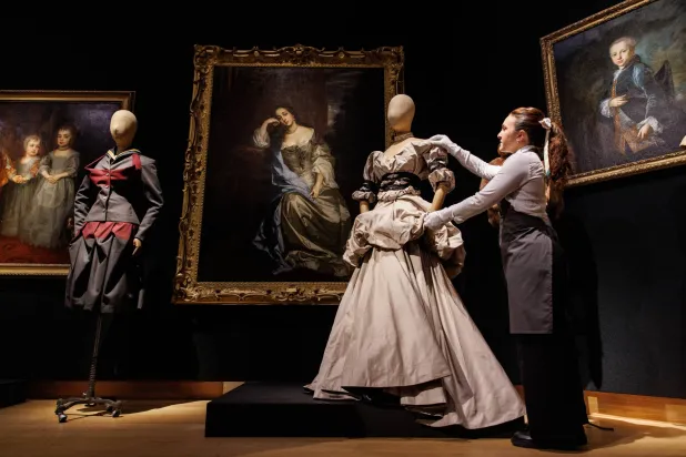 خزانة ملابس ويستوود الشخصية ومجموعة سيتم عرضها في الفترة من 14 يونيو إلى 28 يونيو 2024 (إ.ب.أ)