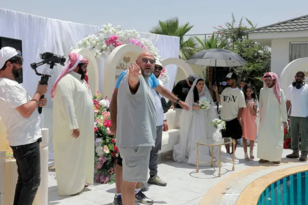 المخرج معتز التوني في لقطة من كواليس تصوير أحد مشاهد الفيلم ({الشرق الأوسط})