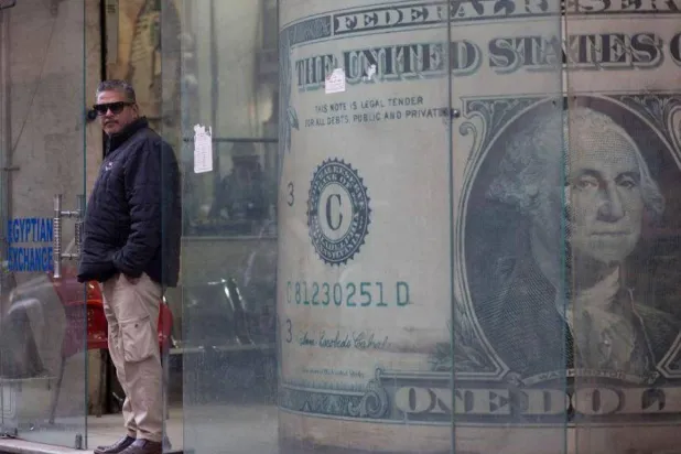 إحدى شركات الصرافة في مصر (رويترز)