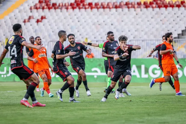 إمام عاشور محتفلاً بهدفه في مرمى فاركو (النادي الأهلي)