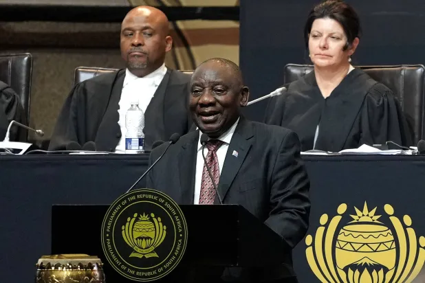 سيريل رامابوزا يدلي بخطاب بعد إعادة انتخابه رئيسًا لجنوب إفريقيا (رويترز)