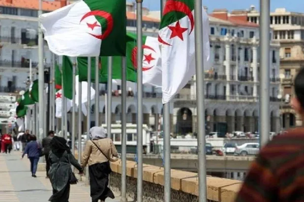 أحد شوارع العاصمة الجزائر (رويترز)