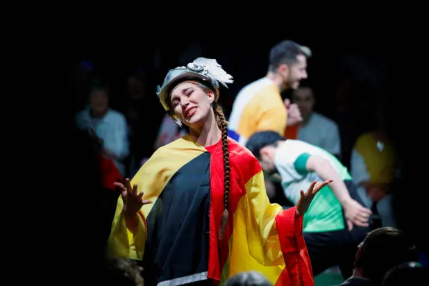 لقطة من أوبرا كرة القدم التي تعرض الآن في هامبورغ (رويترز)