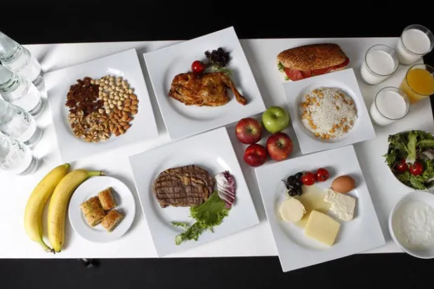 تشهد الأنظمة الغذائية - وفق الدراسة - زيادة معدلات تناول البروتين (رويترز)