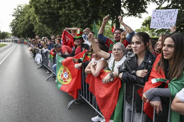 يحظى منتخب البرتغال بمتابعة جماهيرية كبيرة خلال البطولة (إ.ب.أ)