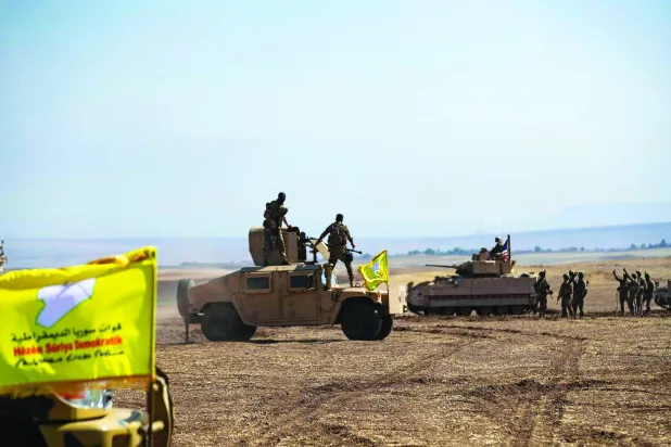 أرشيفية لتدريبات مشتركة بين «قسد» و«التحالف الدولي» ضد «داعش» في ريف الحسكة (أ.ف.ب)