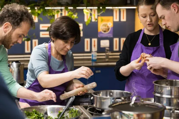 الطبخ يعزّز الروابط (فيسبوك الجمعية)