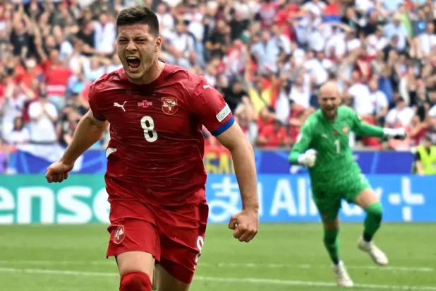 لوكا يوفيتش يحتفل بهدفه القاتل في مرمى سلوفينيا (أ.ف.ب)