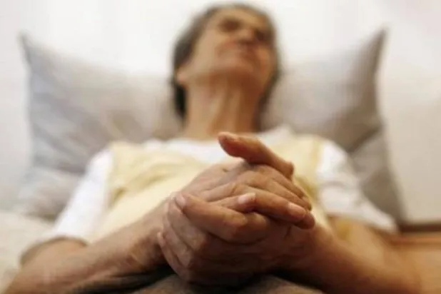 سيدة عجوز (رويترز)