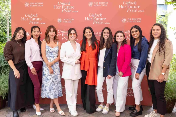 شانتال خويري تتوسط المرشحات الثماني قبل الإعلان عن الفائزات (خاص)