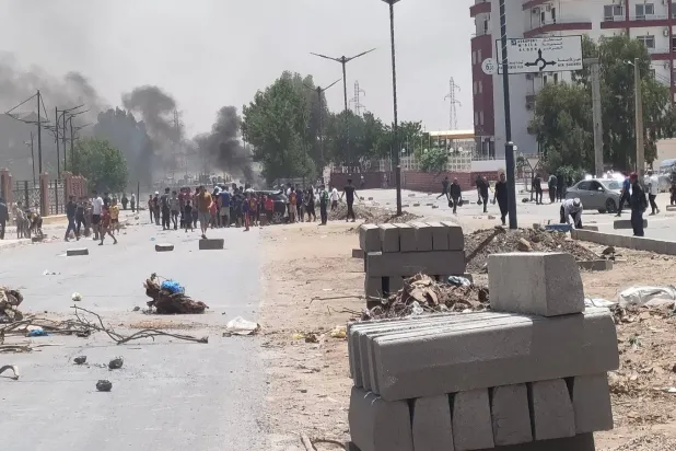 جانب من المظاهرات ضد انقطاع المياه في بداية الأزمة الشهر الماضي (حسابات ناشطين بالإعلام الاجتماعي)