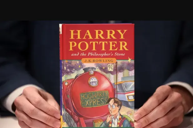 طبعة أولى نادرة للكتاب (أرشيف «رويترز»)