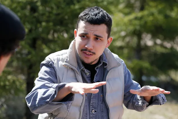 فرخاد زيغانشين الجندي الفار من الجيش الروسي يتحدث خلال مقابلة صحافية في أستانا (أ.ف.ب)