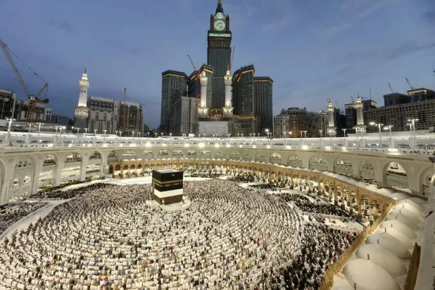 كثير من القصص الملهمة استفادت من البيئة المهيأة للإنجاز ونقلها إلى ملايين المتابعين (واس)