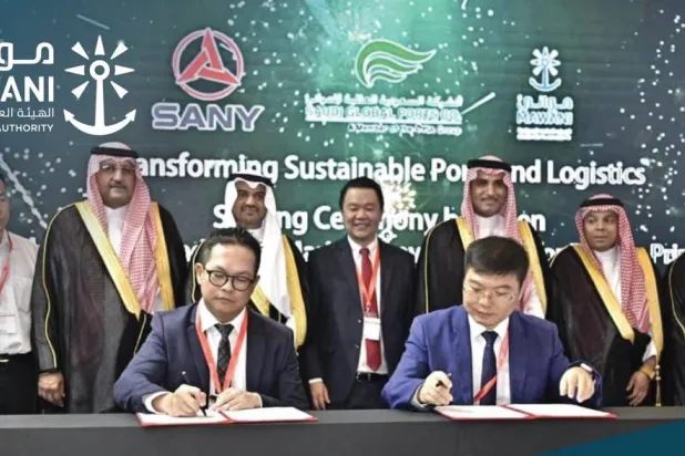 جانب من توقيع الاتفاقية بين الشركة السعودية العالمية للموانئ وشركة ساني الصينية (الشرق الأوسط)
