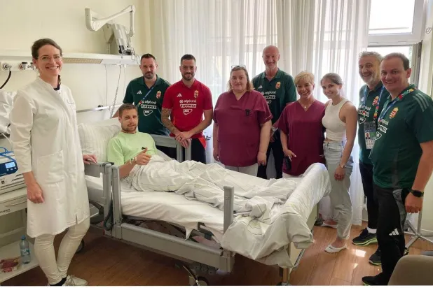 بارناباس فارغا مهاجم المنتخب المجري في المستشفى عقب العملية التي أجراها بعد إصابته أمام أسكوتلندا (الشرق الأوسط)