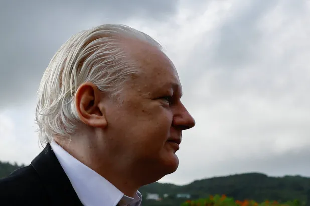 مؤسس ويكيليكس جوليان أسانج (رويترز)